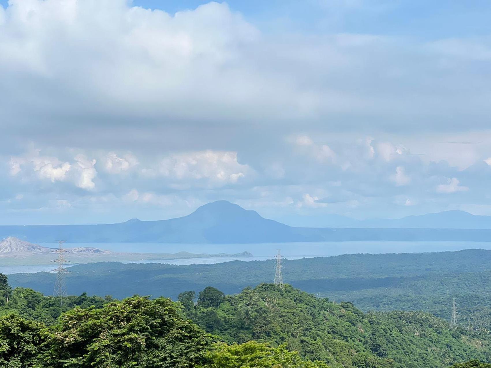 تاجيتاي Splendido Tagagtay Taal Lake Staycation Free Parking Netflix No Free Pool المظهر الخارجي الصورة