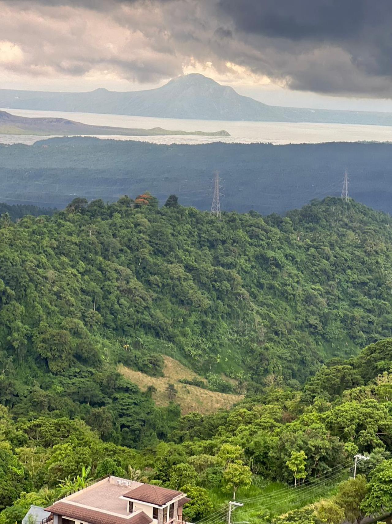 تاجيتاي Splendido Tagagtay Taal Lake Staycation Free Parking Netflix No Free Pool المظهر الخارجي الصورة