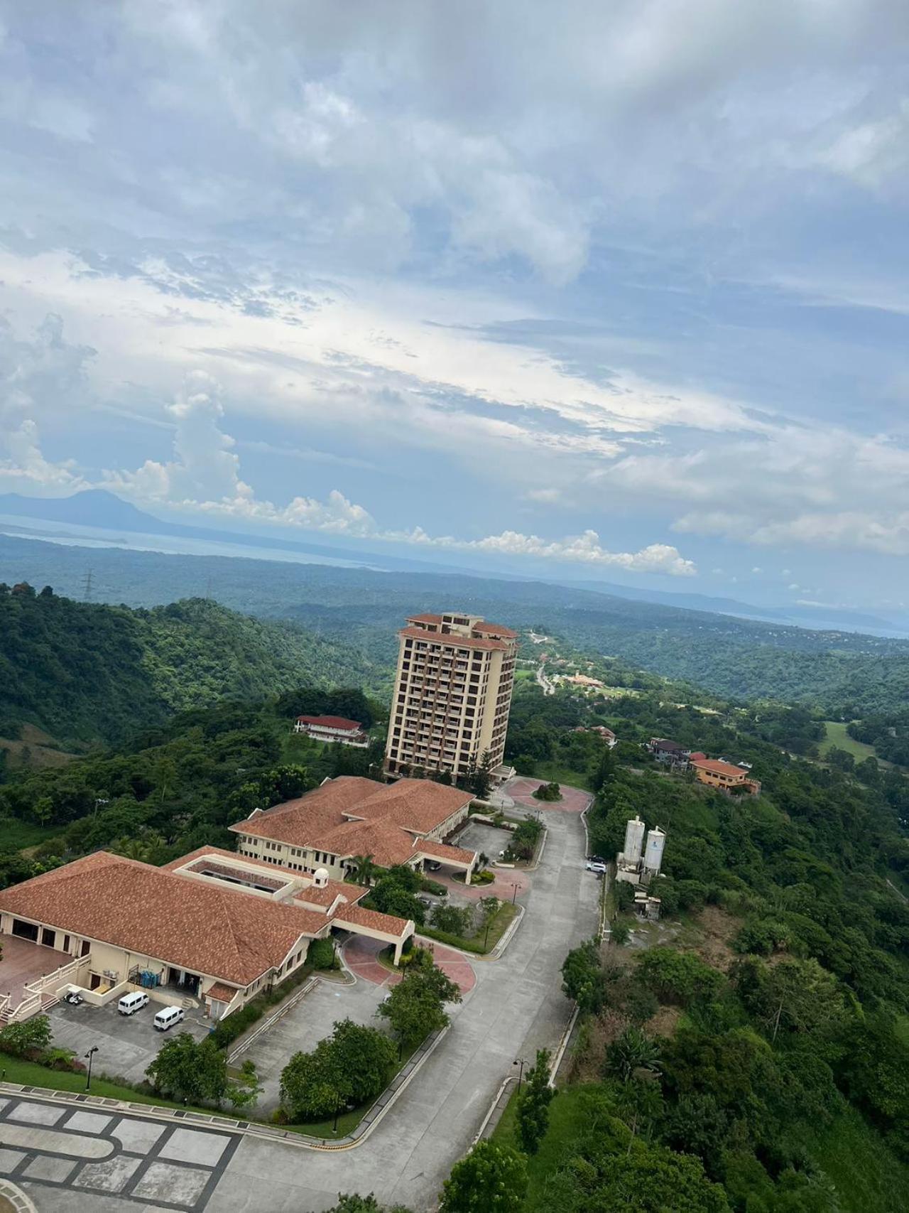 تاجيتاي Splendido Tagagtay Taal Lake Staycation Free Parking Netflix No Free Pool المظهر الخارجي الصورة